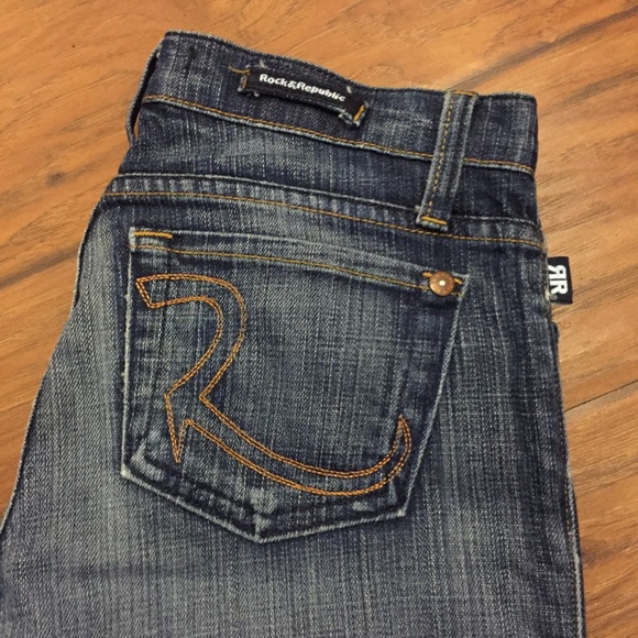 2000’s Rock & Repulic Flare leg Medium Wash Jean stitched - Picture 2 of 3
